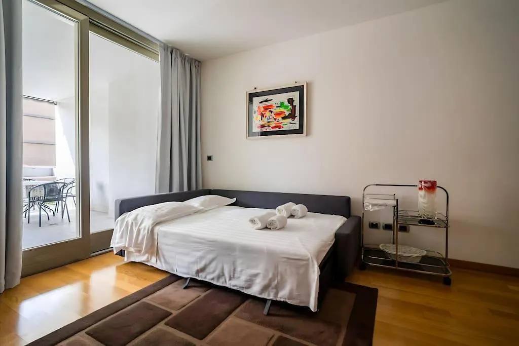 5 Min From Trastevere Rome Chic Apartment