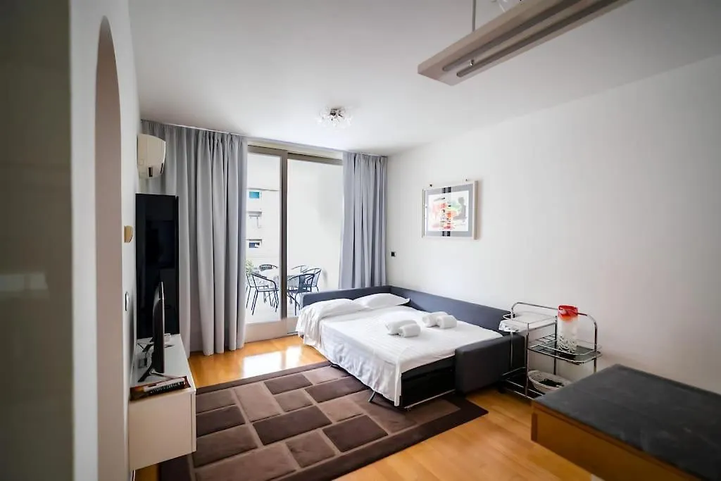5 Min From Trastevere Rome Chic Apartment