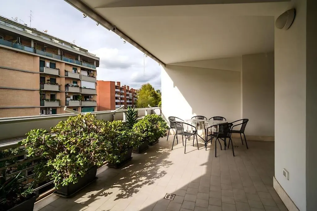 5 Min From Trastevere Rome Chic Apartment Italy