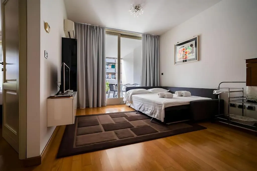 5 Min From Trastevere Rome Chic Apartment Italy