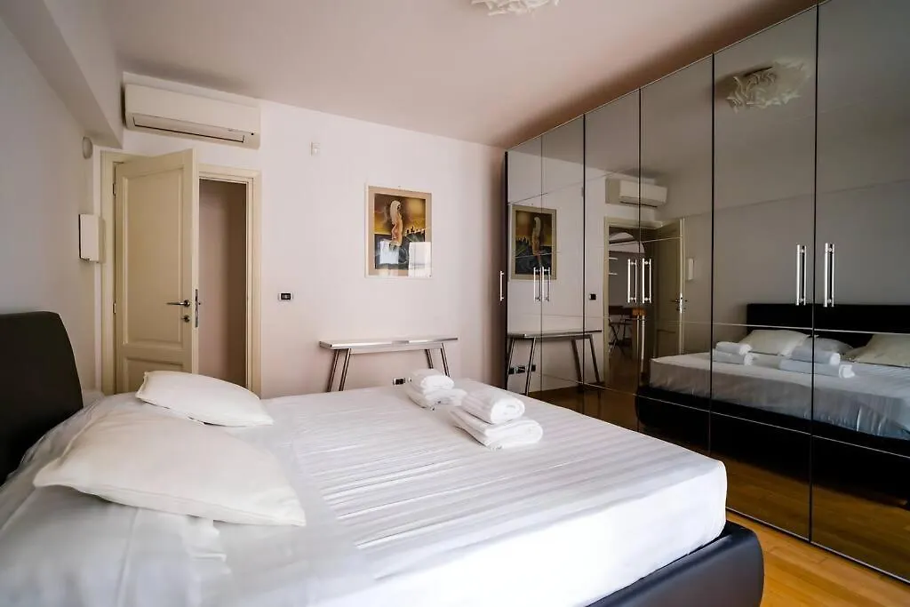 5 Min From Trastevere Rome Chic Apartment 0*,  Italy