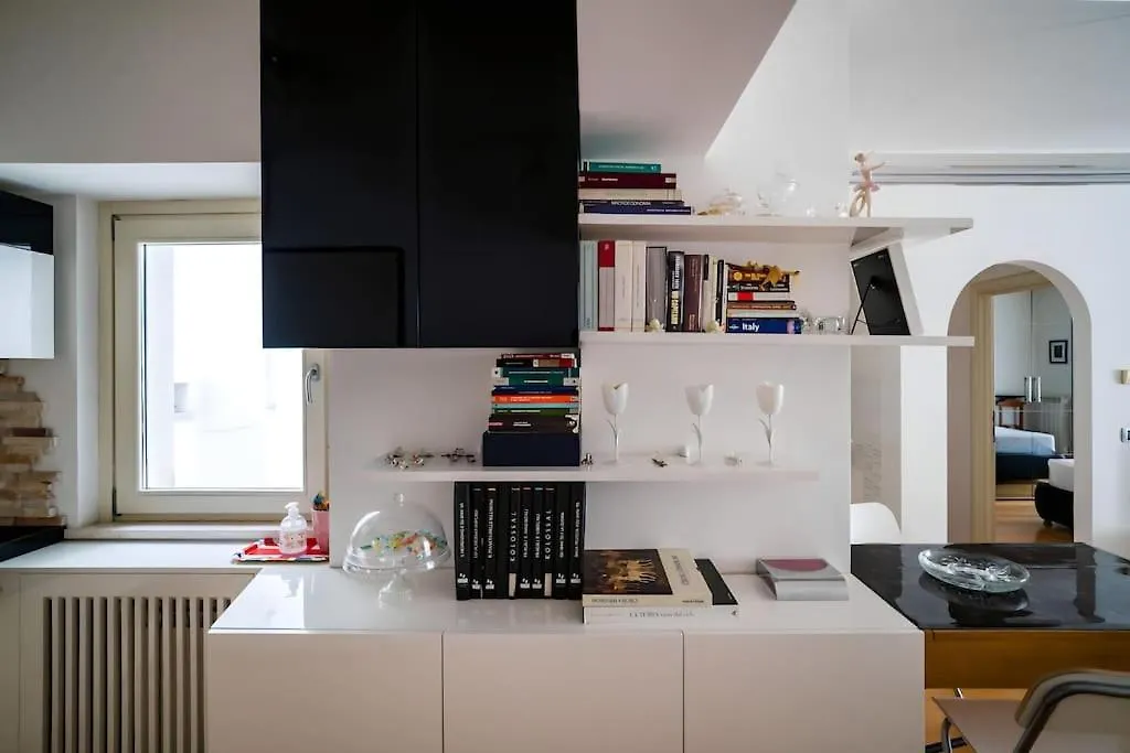 5 Min From Trastevere Rome Chic Apartment