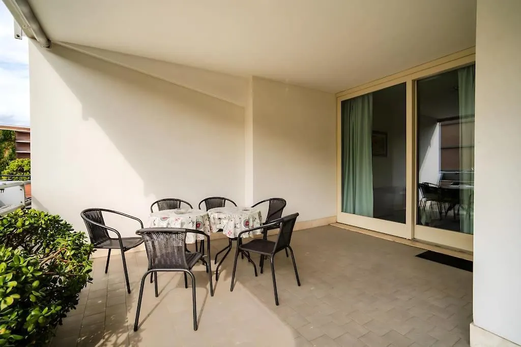 5 Min From Trastevere Rome Chic Apartment