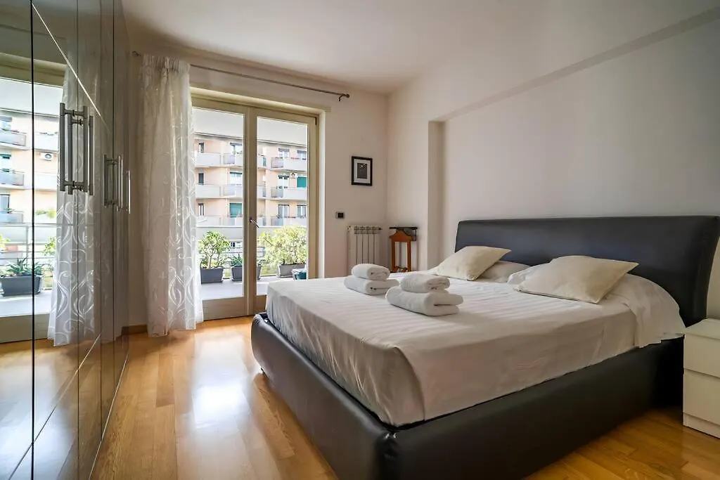 5 Min From Trastevere Rome Chic Apartment